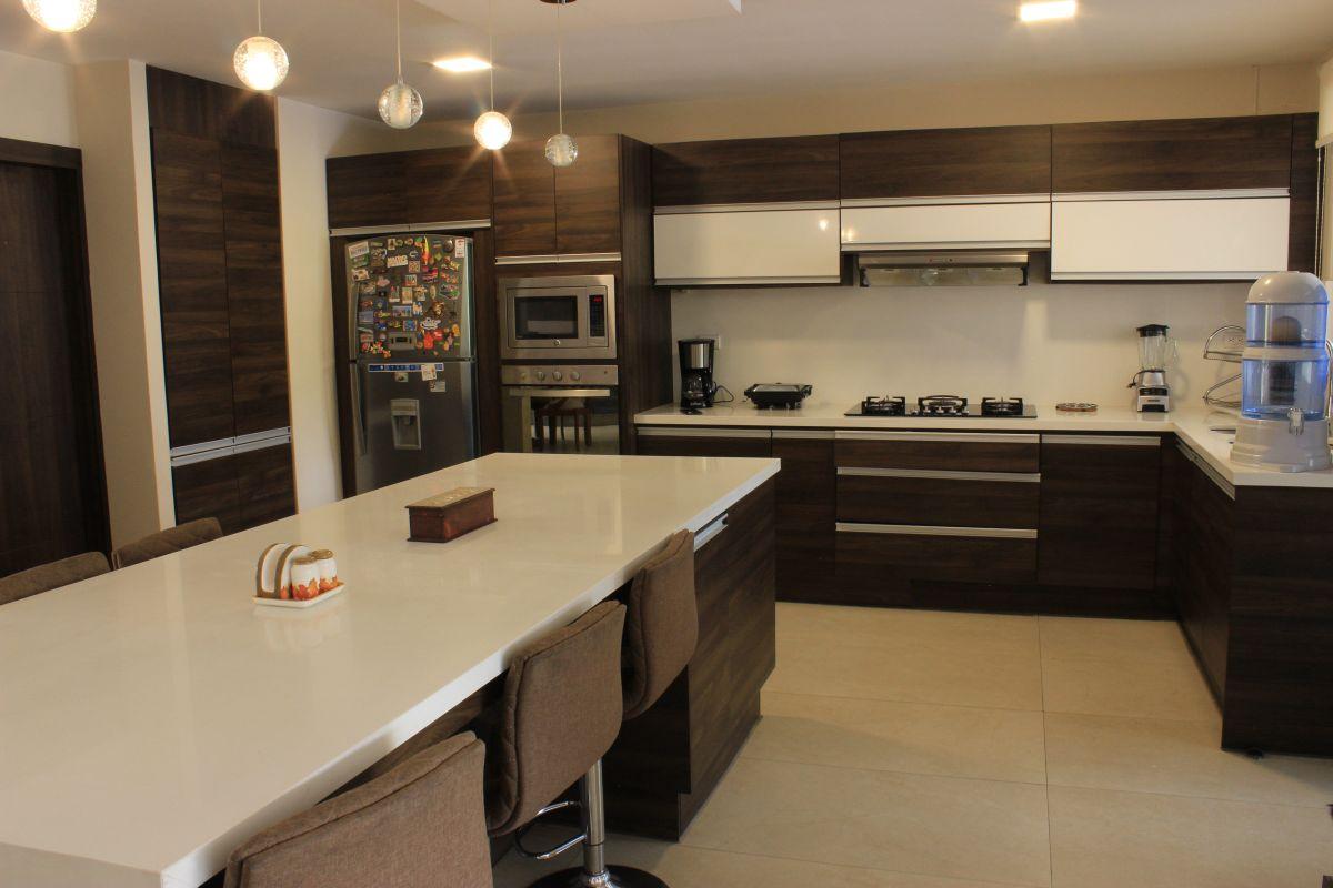 Amplia Villa en Venta en Challuabamba, Sector Apangoras / 4 Domitorios, Jardín y Área Verde. Azuay — imagen 5