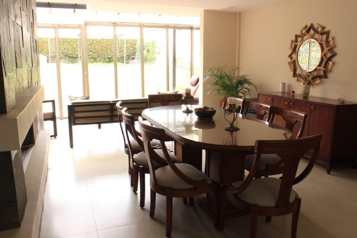 Amplia Villa en Venta en Challuabamba, Sector Apangoras / 4 Domitorios, Jardín y Área Verde. Azuay — imagen 3
