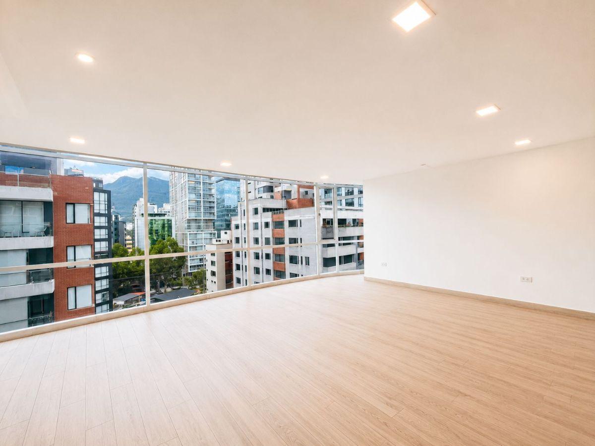 De Venta Penthouse Duplex Remodelado Cerca a La Carolina — imagen 10