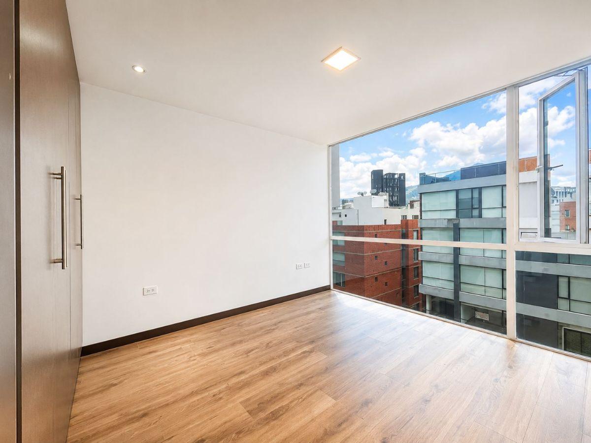 De Venta Penthouse Duplex Remodelado Cerca a La Carolina — imagen 9