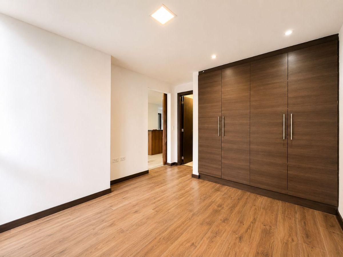 De Venta Penthouse Duplex Remodelado Cerca a La Carolina — imagen 7
