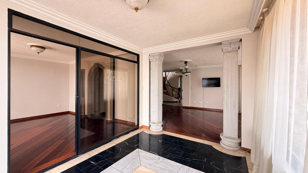 Casa en Las Bromelias, Sector Monteserrín — imagen 2