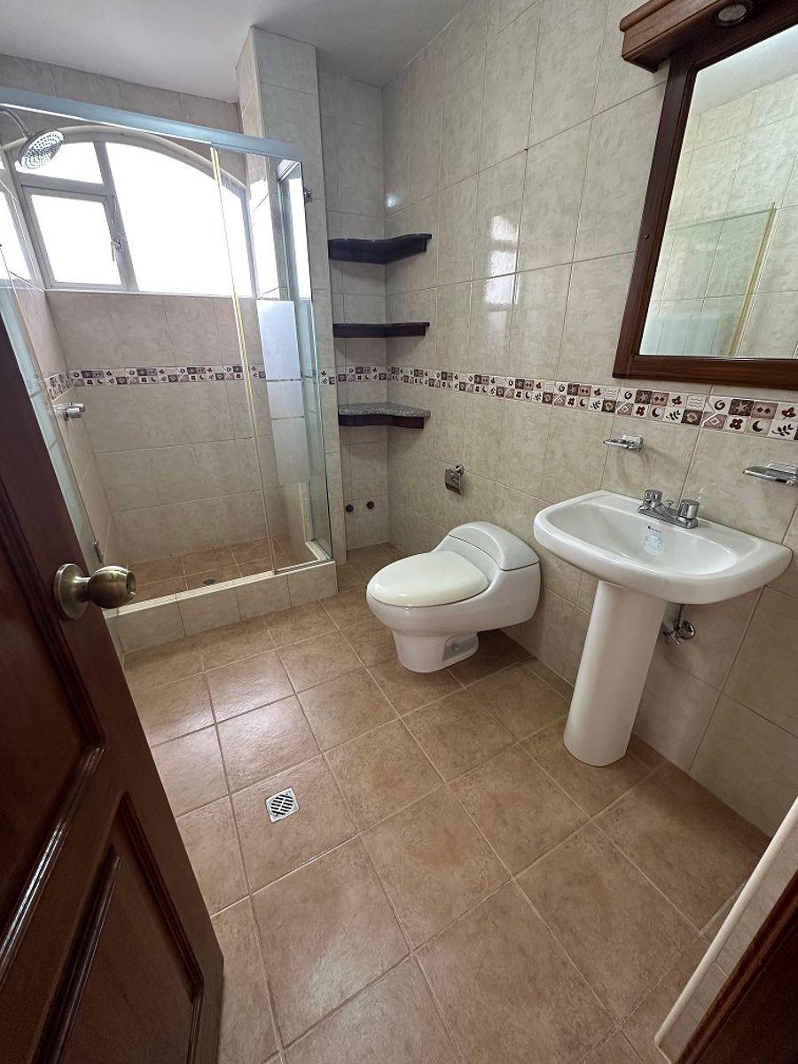 Venta Casa Independiente, 366 m² Construcción, San Juan de Cumbayá — imagen 5