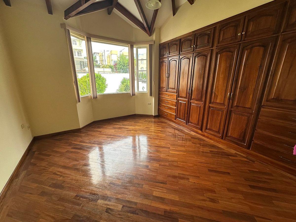Venta Casa Independiente, 366 m² Construcción, San Juan de Cumbayá — imagen 4