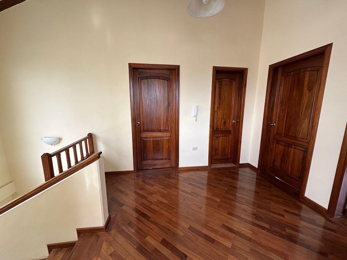 Venta Casa Independiente, 366 m² Construcción, San Juan de Cumbayá — imagen 3