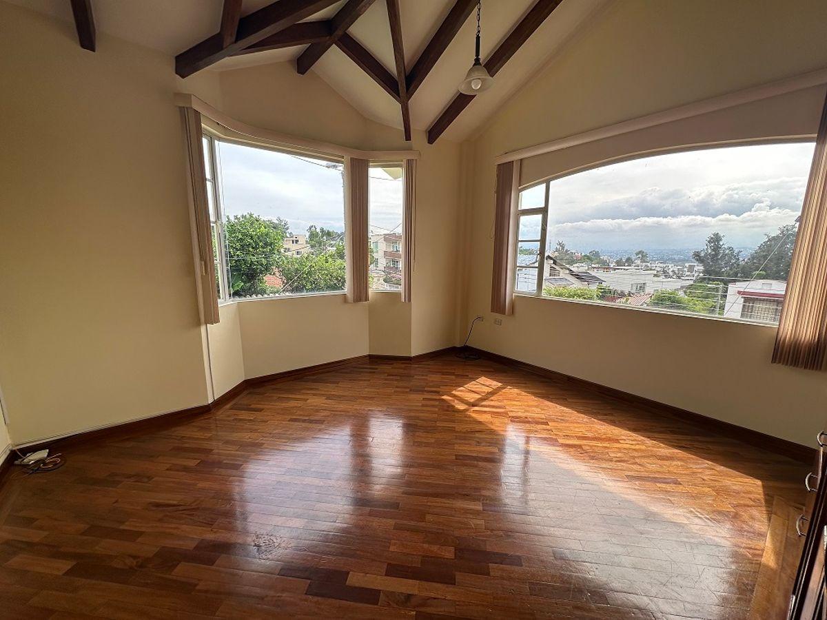 Venta Casa Independiente, 366 m² Construcción, San Juan de Cumbayá — imagen 2