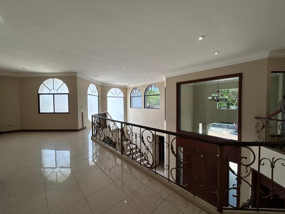 Se Alquila o Vende Amplia Casa en Laguna Club, Guayas — imagen 8