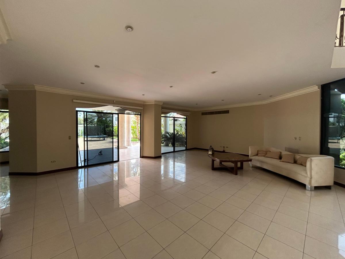 Se Alquila o Vende Amplia Casa en Laguna Club, Guayas — imagen 7