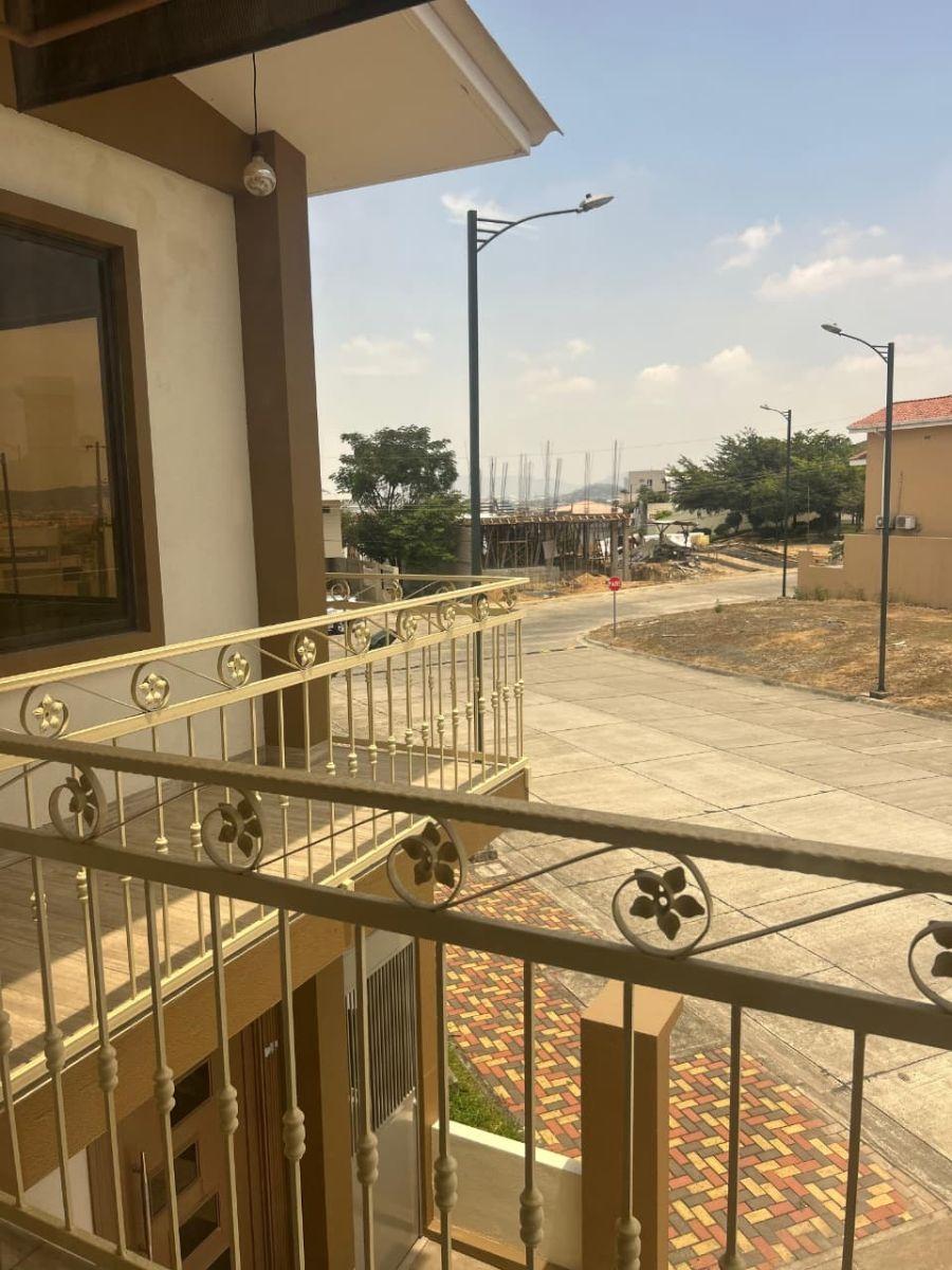Venta Casa con Jacuzzi en Urbanización Condado Vicolinci/samborondon/ Aurora /av Febrescordero, Guayas — imagen 7