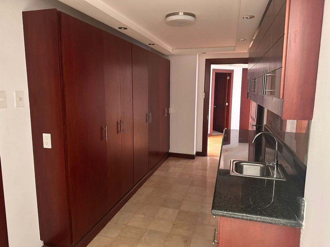 Departamento Amplio de Venta en Quito — imagen 8