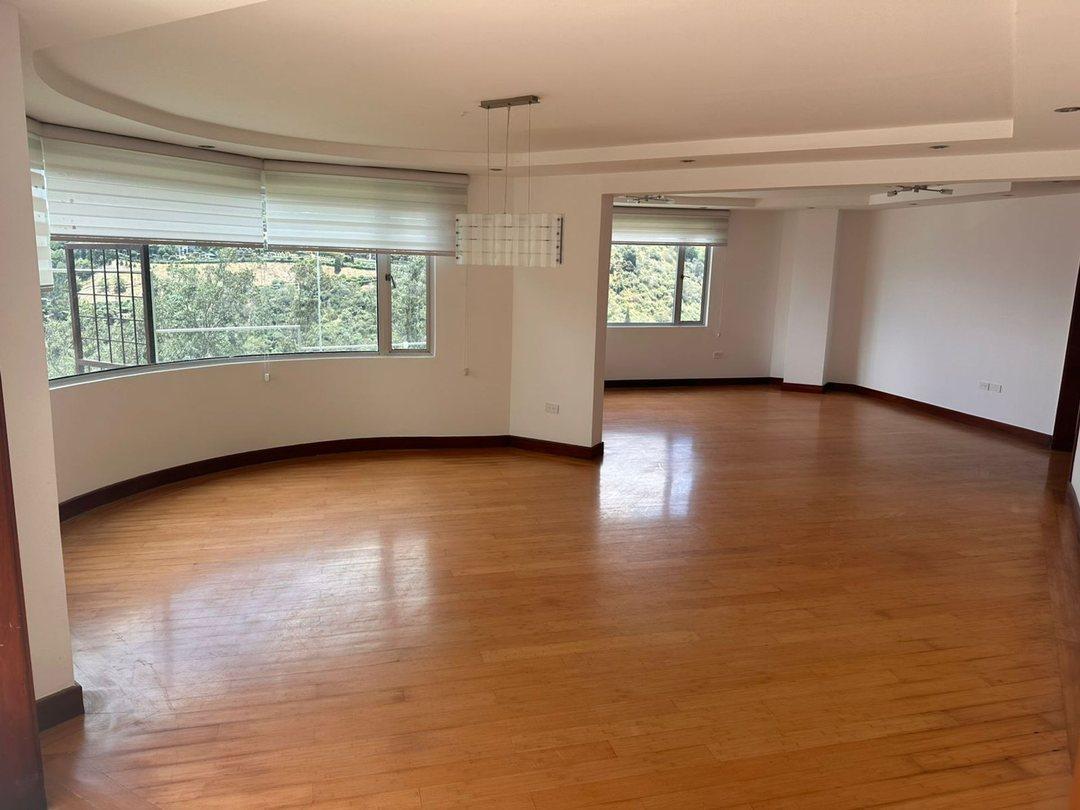 Departamento Amplio de Venta en Quito — imagen 7