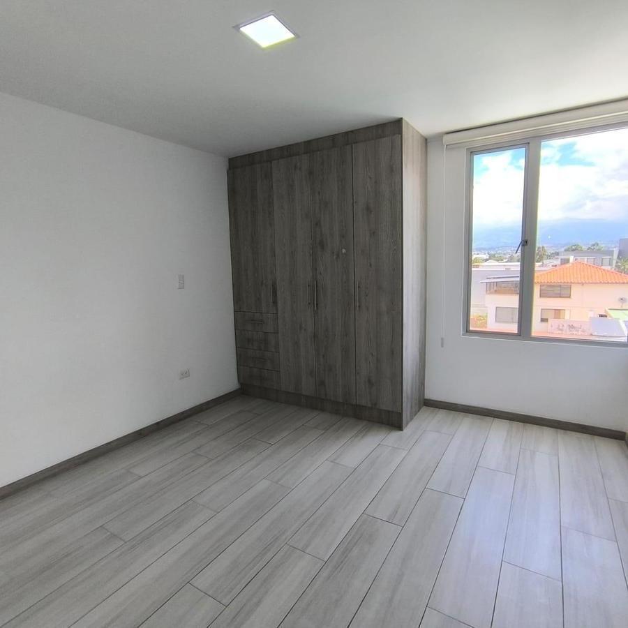Venta Departamento en Cumbaya, Dos Habitaciones, con Terraza — imagen 8