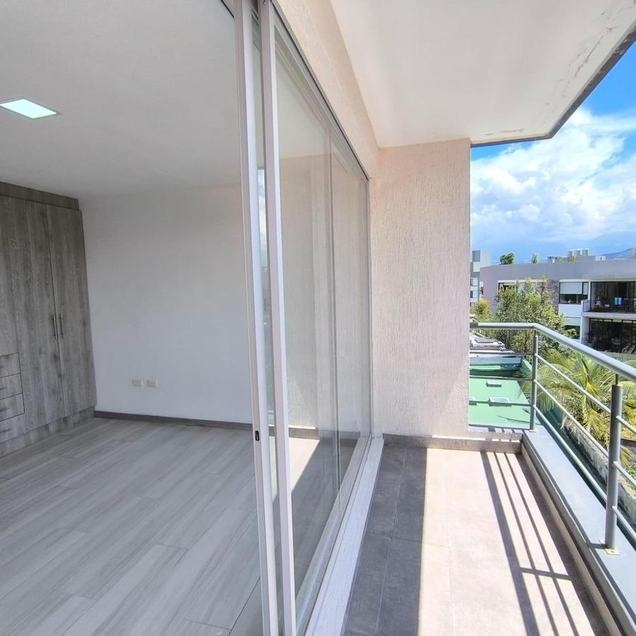 Venta Departamento en Cumbaya, Dos Habitaciones, con Terraza — imagen 2