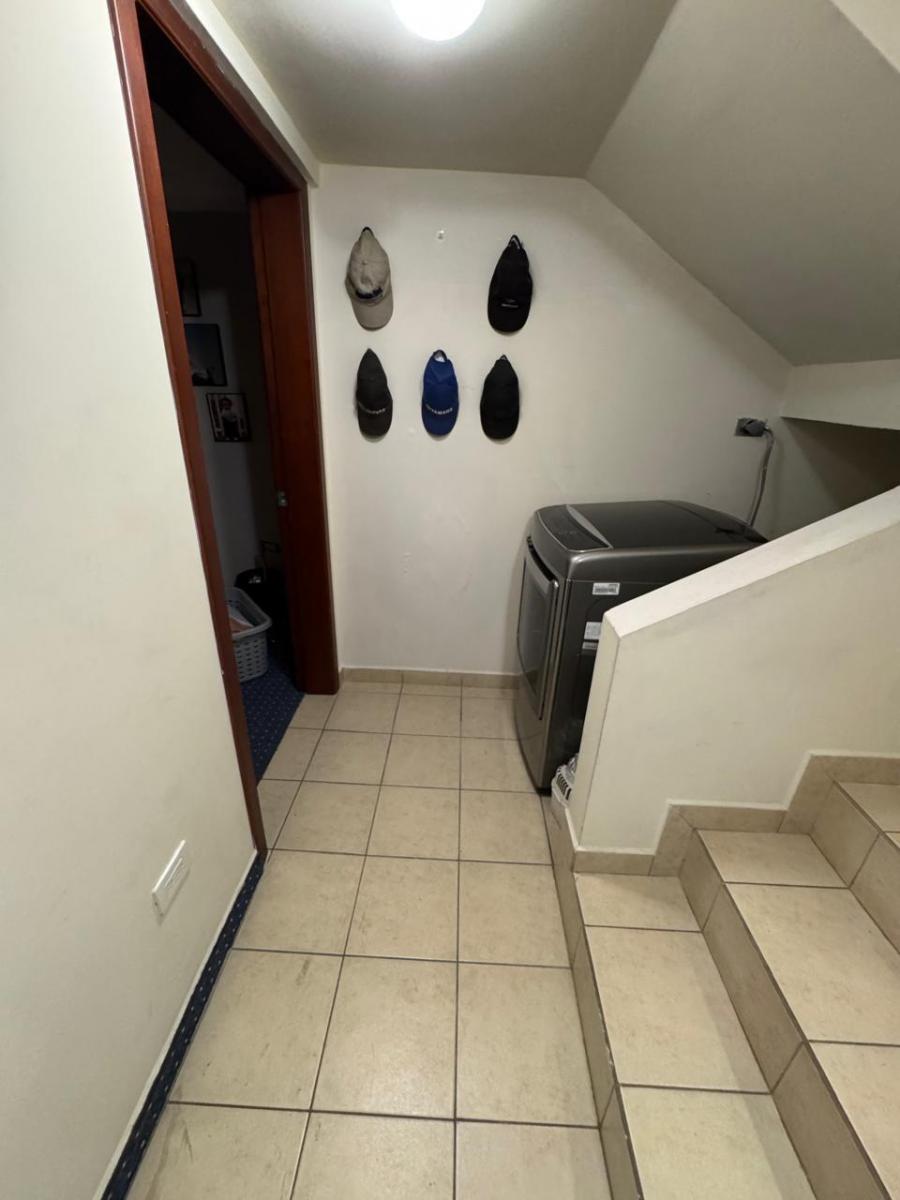 Vendo Linda Casa en Cumbaya, en Urbanización, 3 Dorm., Baño Social, un Solo Dueño, Excelente! — imagen 3