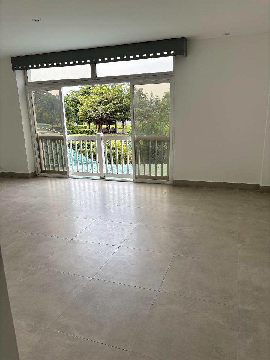 Amplio Departamento con Linda Vista a Laguna y Área Social, Guayas — imagen 2