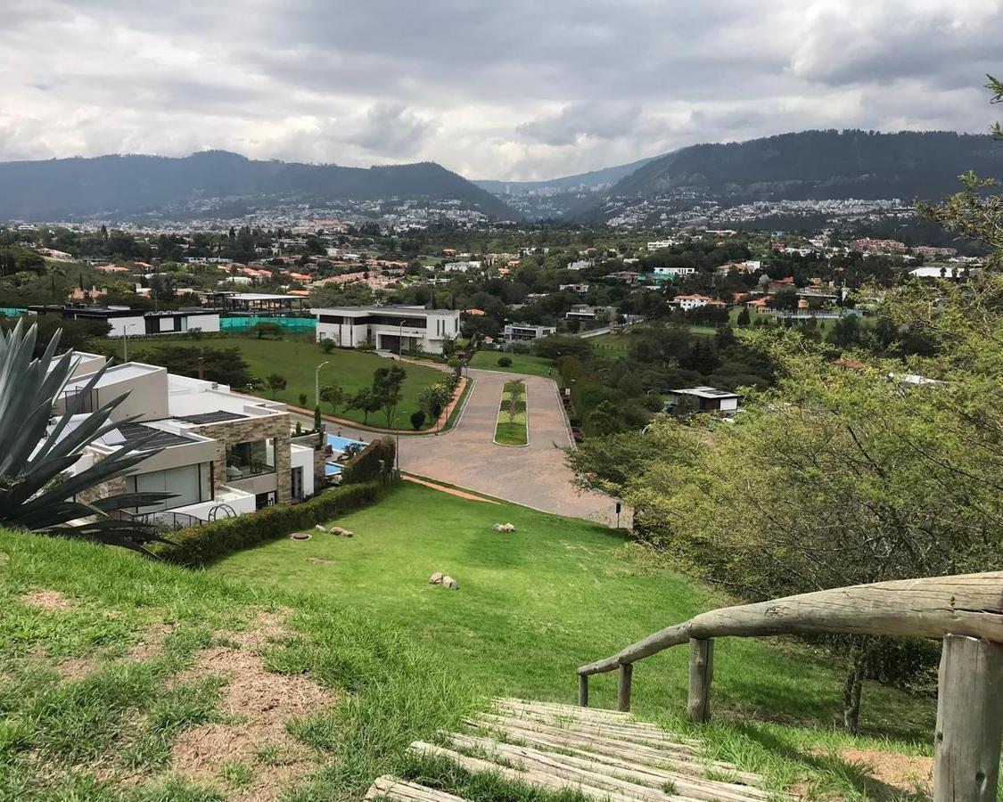 Terreno Esquinero en Venta 1065 m² - Dentro de Urbanización - Sector Cumbayá. Provincia de Pichincha — imagen 8