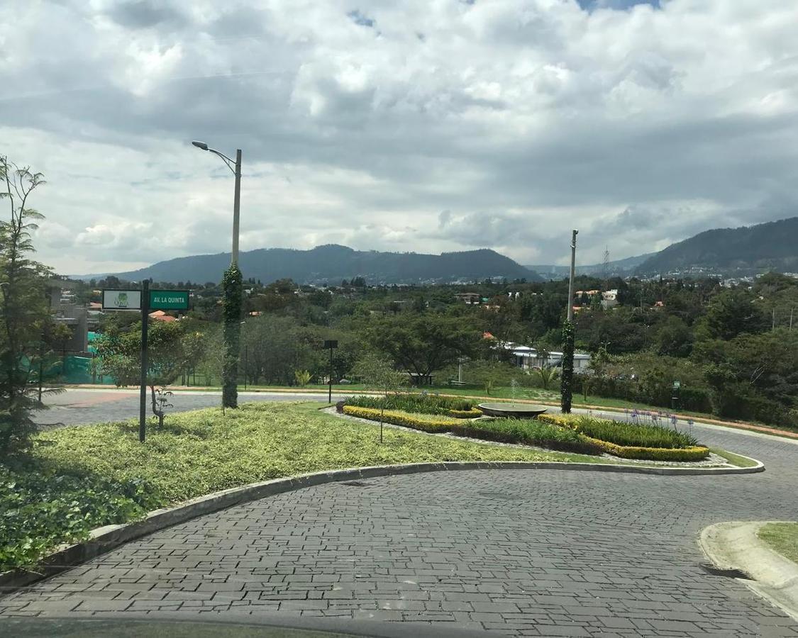 Terreno Esquinero en Venta 1065 m² - Dentro de Urbanización - Sector Cumbayá. Provincia de Pichincha — imagen 7