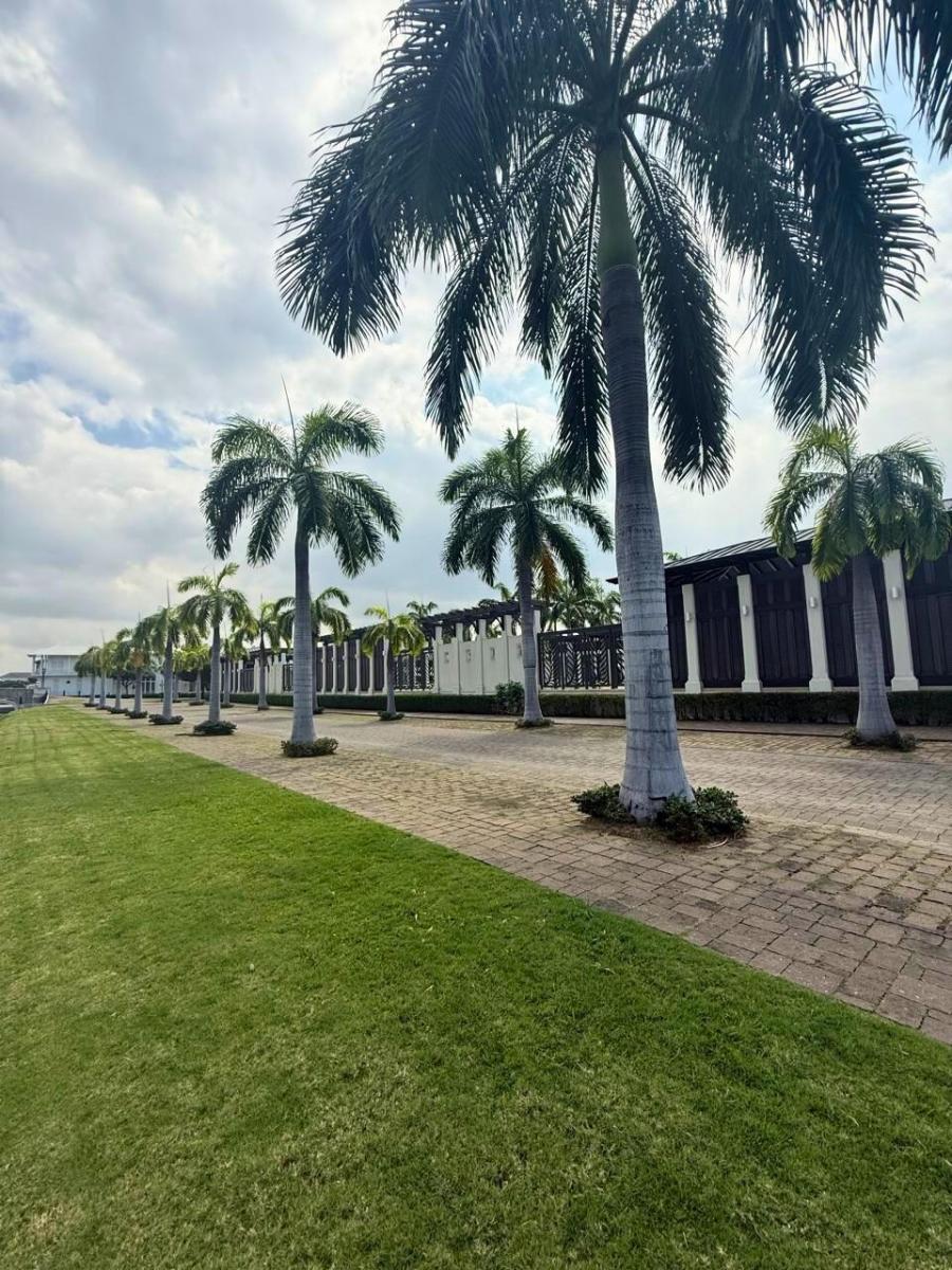 Terreno Frente Al Lago en Venta en Lagos del Batán | 731 m² | Urbanización Exclusiva Samborondón, Guayas — imagen 8