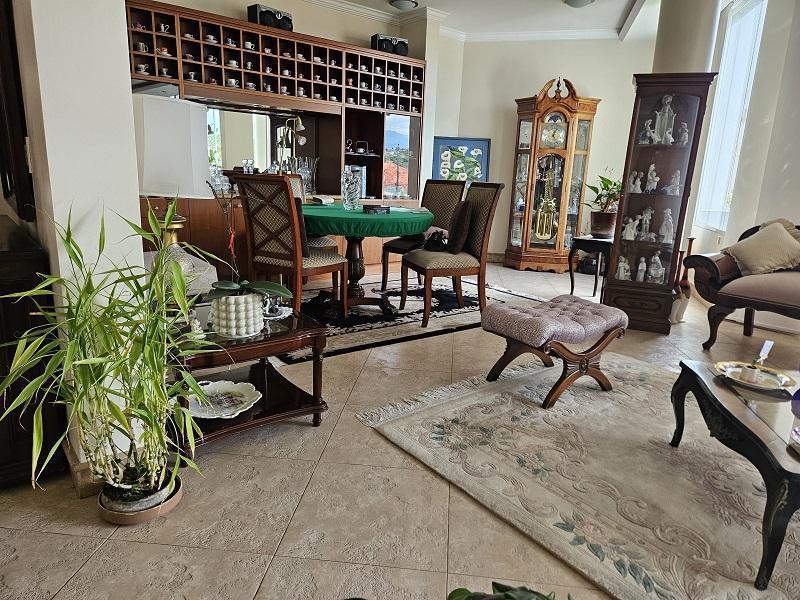 Venta Hermosa Casa, Cumbaya, Urbanizacion Privada, a 2 Cuadras Colegio Menor — imagen 9