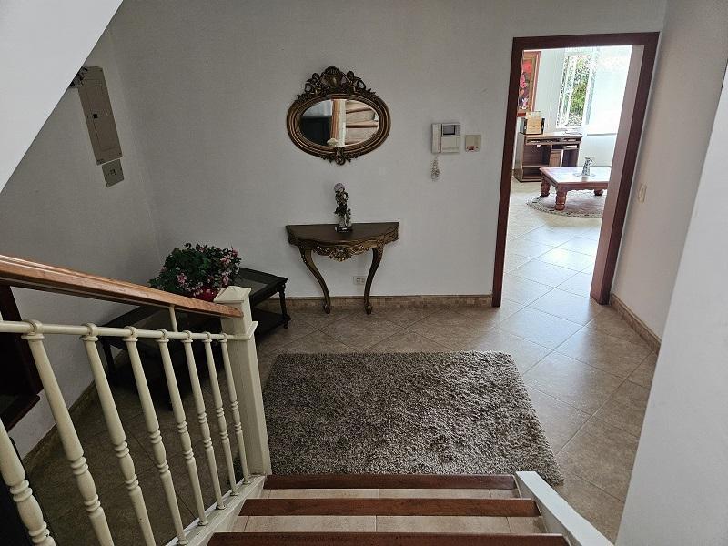 Venta Hermosa Casa, Cumbaya, Urbanizacion Privada, a 2 Cuadras Colegio Menor — imagen 8