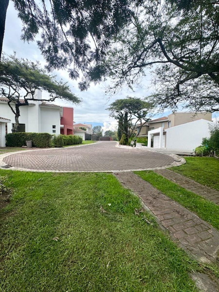 Usd 260.000. 950 m² Planos en Conjunto Sector La Vina — imagen 2