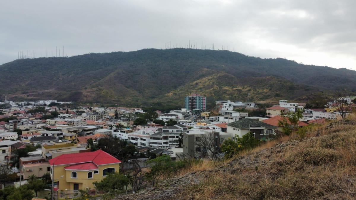 Venta Terreno Residencial 1.102 m² - Urb. Las Cumbres, Los Ceibos, Guayaquil, Guayas — imagen 2