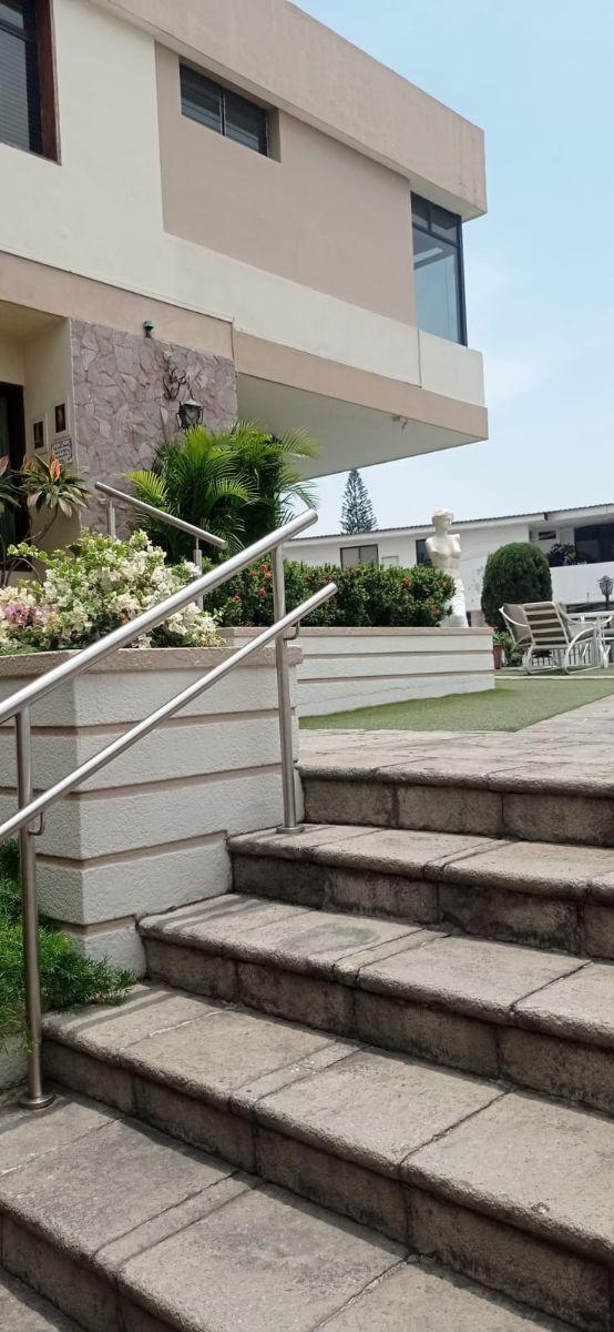 Casa Grande en Venta Lomas de Urdesa Zona Cerrada, Guayas — imagen 10