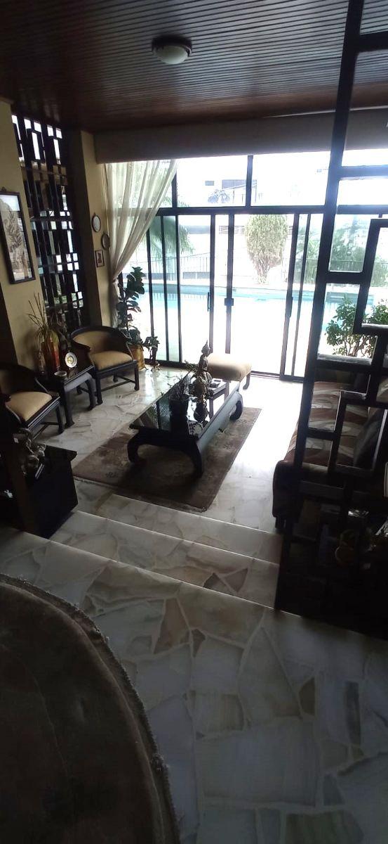 Casa Grande en Venta Lomas de Urdesa Zona Cerrada, Guayas — imagen 8