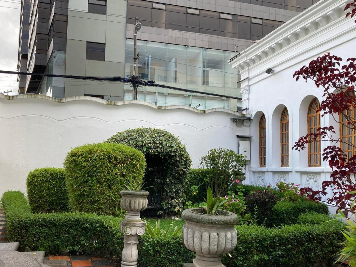 Casa 945 m, en Venta, Calles Tamayo y Baquerizo. 60 Años de Historia. Estilo Republicano. Provincia de Pichincha — imagen 10