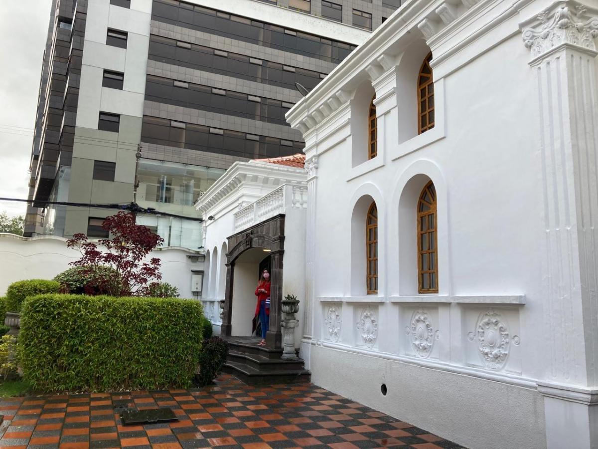 Casa 945 m, en Venta, Calles Tamayo y Baquerizo. 60 Años de Historia. Estilo Republicano. Provincia de Pichincha — imagen 7