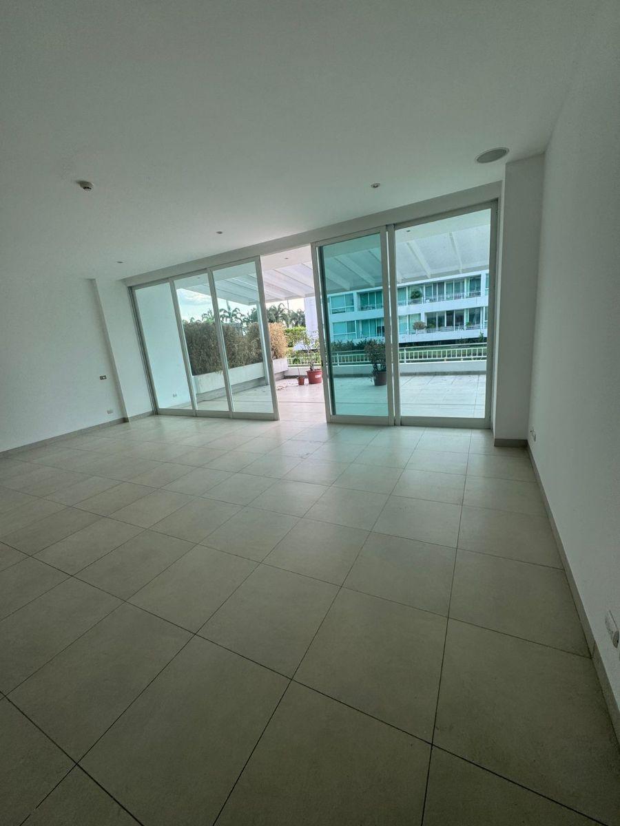 Blue Bay Departamento Al Lago Planta Baja con Patio y Terraza, Guayas — imagen 2