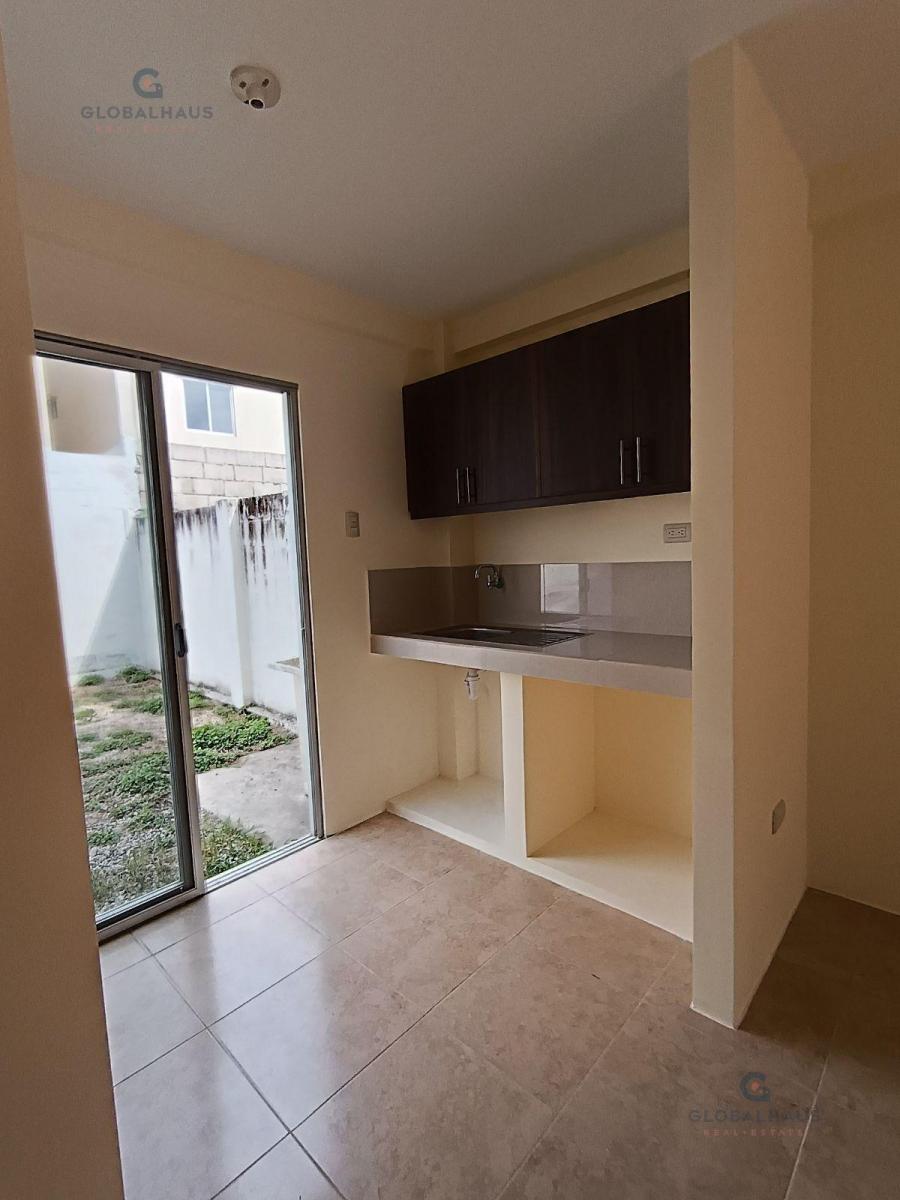 Casa en Venta en Urb. La Gran Vittoria, 2 Habitaciones, Amplio Patio. Of. Guayas — imagen 4