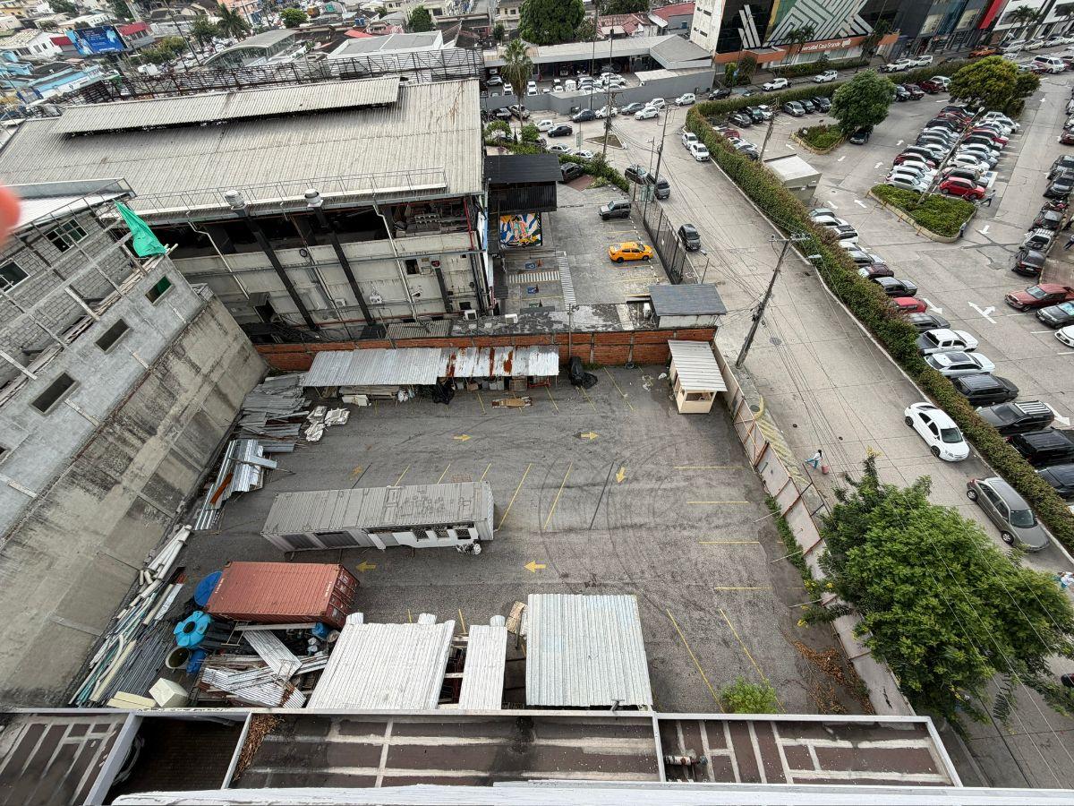 En Venta Terreno Comercial Premium 869,91 m², Ave Jtm Frente Al C. C. Albán Borja L. Torres, Guayas — imagen 9