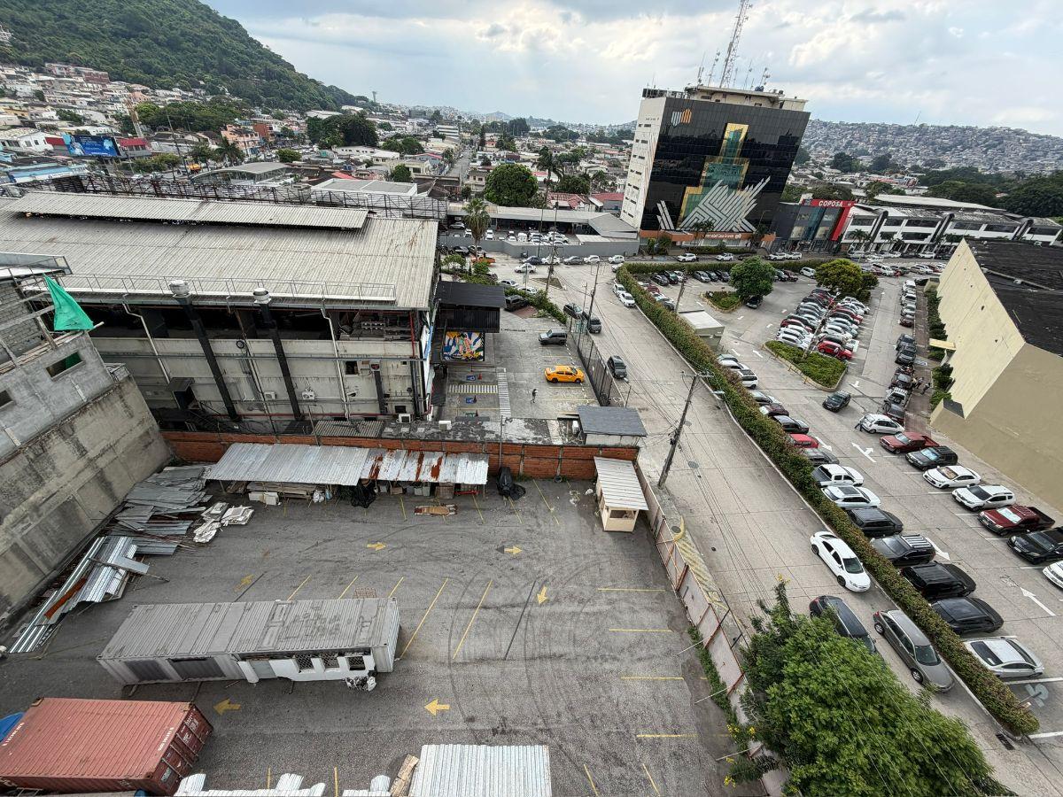 En Venta Terreno Comercial Premium 869,91 m², Ave Jtm Frente Al C. C. Albán Borja L. Torres, Guayas — imagen 8
