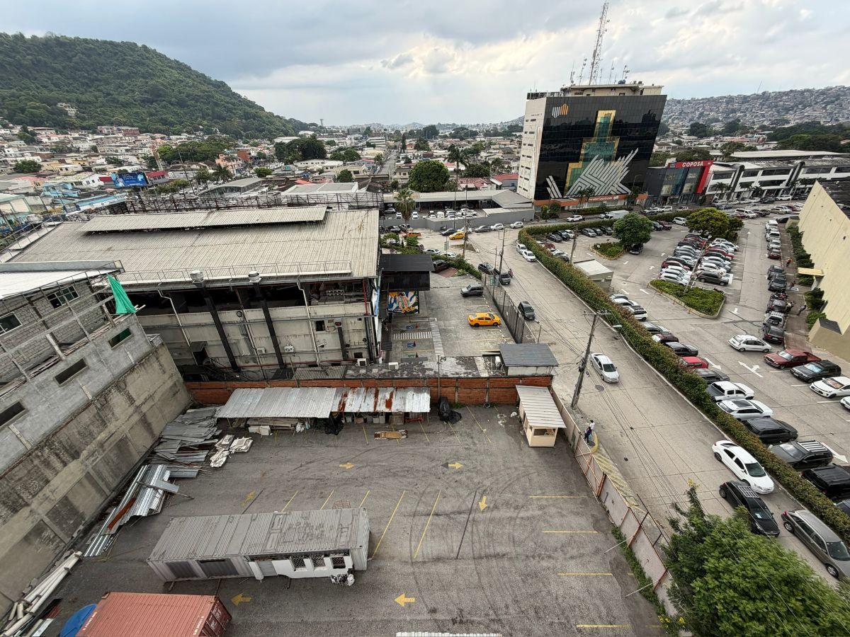 En Venta Terreno Comercial Premium 869,91 m², Ave Jtm Frente Al C. C. Albán Borja L. Torres, Guayas — imagen 7