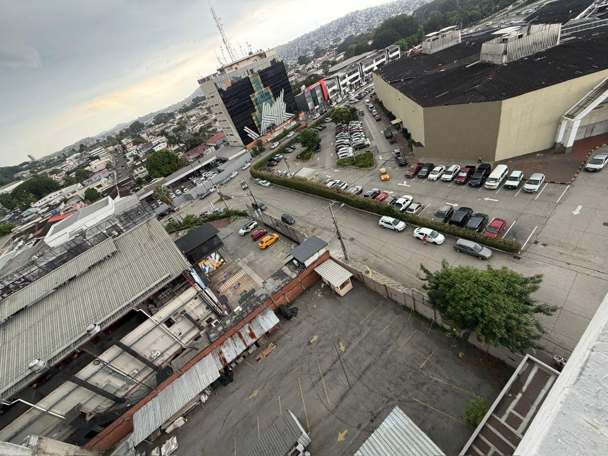 Terreno Comercial Premium 869,91 m², Ave Jtm Frente Al C. C. Albán Borja L. Torres, Guayas — imagen 4