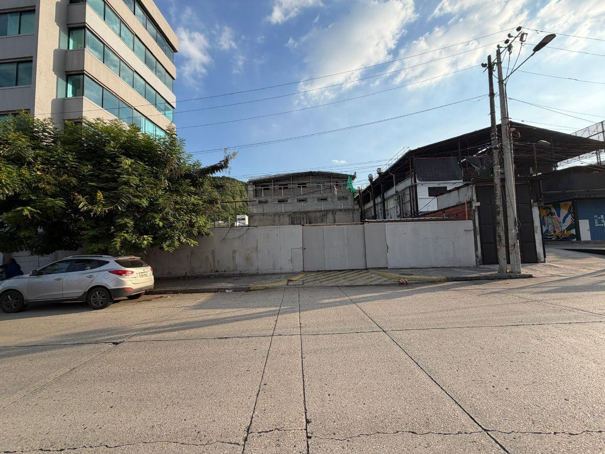 Terreno Comercial Premium 869,91 m², Ave Jtm Frente Al C. C. Albán Borja L. Torres, Guayas — imagen 3