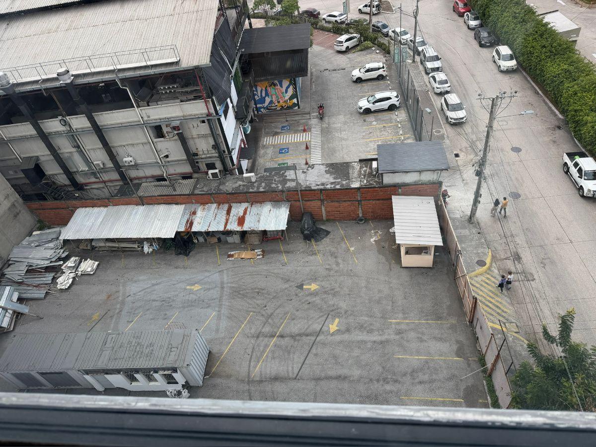 Terreno Comercial Premium 869,91 m², Ave Jtm Frente Al C. C. Albán Borja L. Torres, Guayas — imagen 2