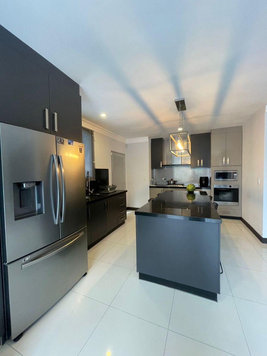 Samborondon Km 8 Urbanización Laguna del Sol Casa en Venta, Guayas — imagen 6