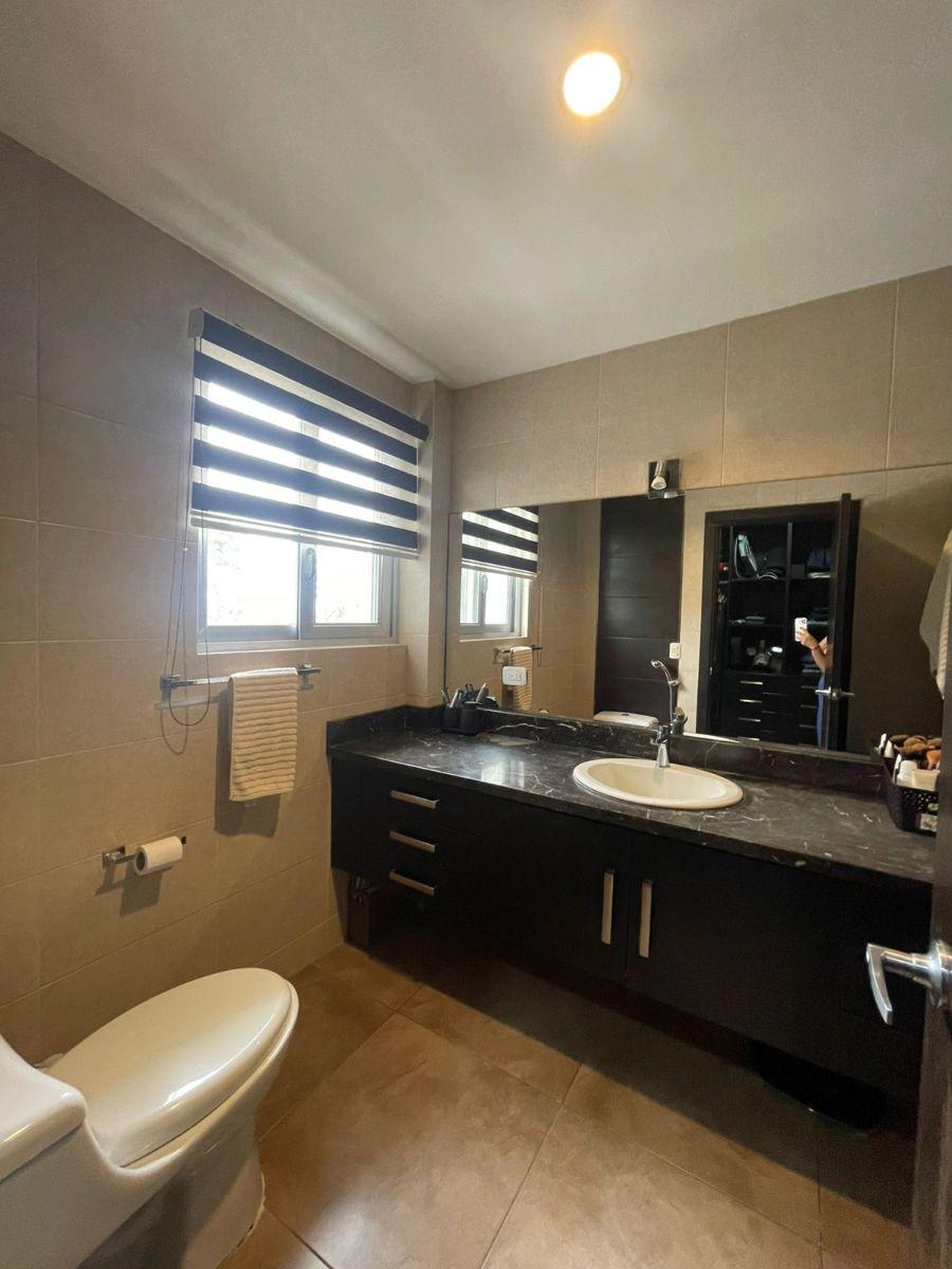 Samborondon Km 8 Urbanización Laguna del Sol Casa en Venta, Guayas — imagen 2