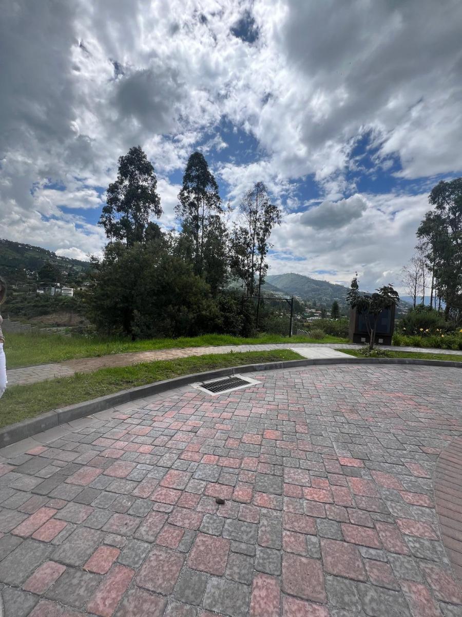 Tumbaco Se Vende Hermoso Terreno Bifamiliar Dentro de Urbanización (Cr) — imagen 2