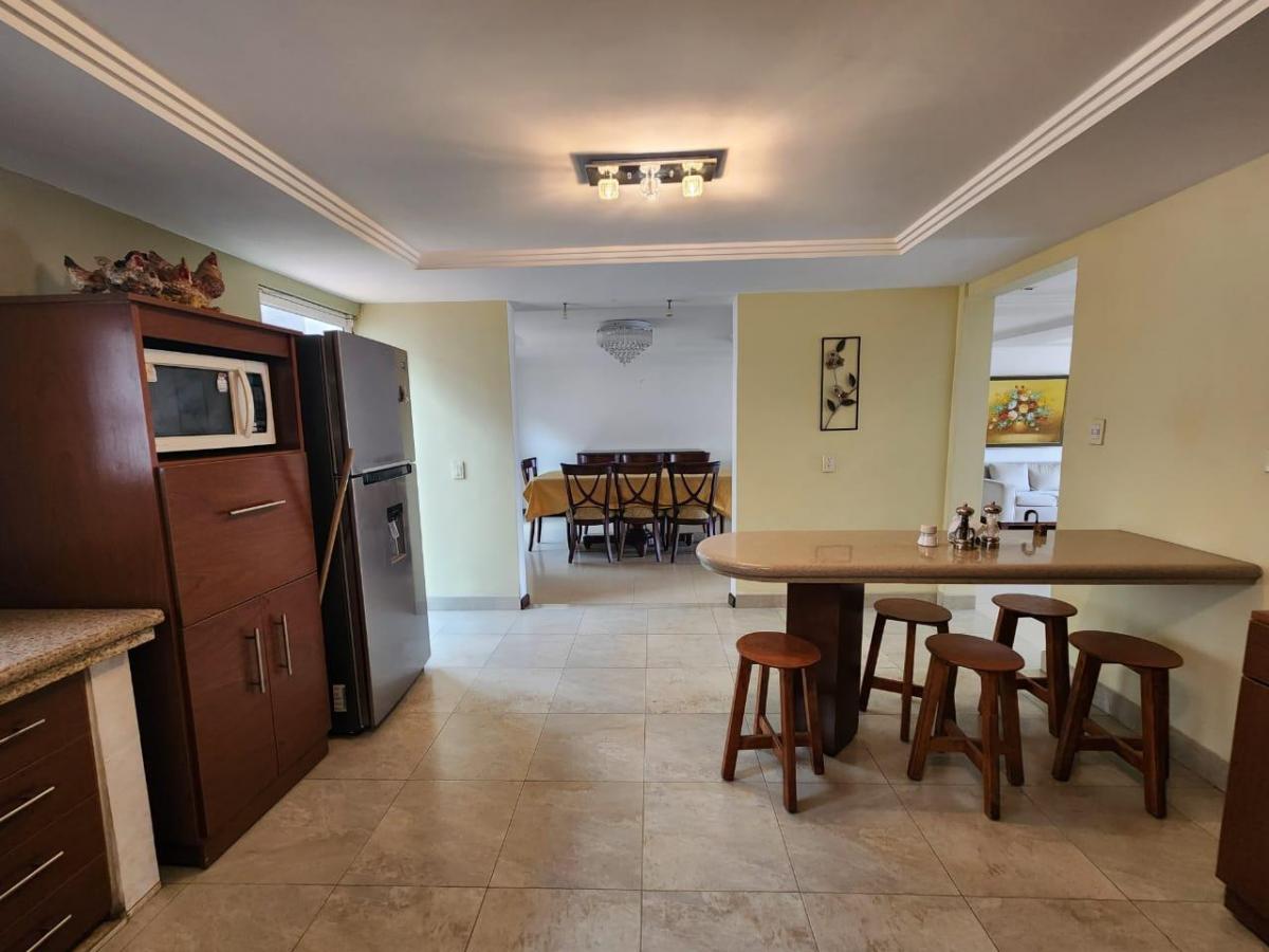 Casa Elegante de 5 Dorm. en Venta Sector Narancay, Azuay — imagen 9