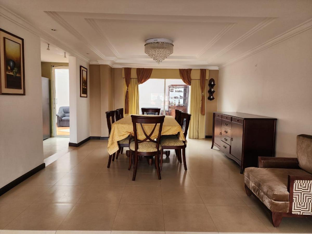 Casa Elegante de 5 Dorm. en Venta Sector Narancay, Azuay — imagen 8