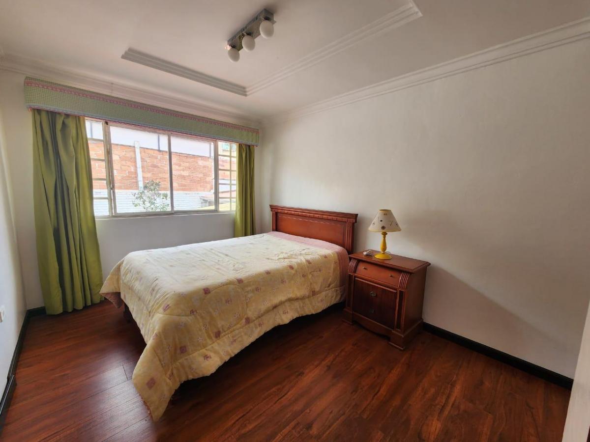 Casa Elegante de 5 Dorm. en Venta Sector Narancay, Azuay — imagen 7