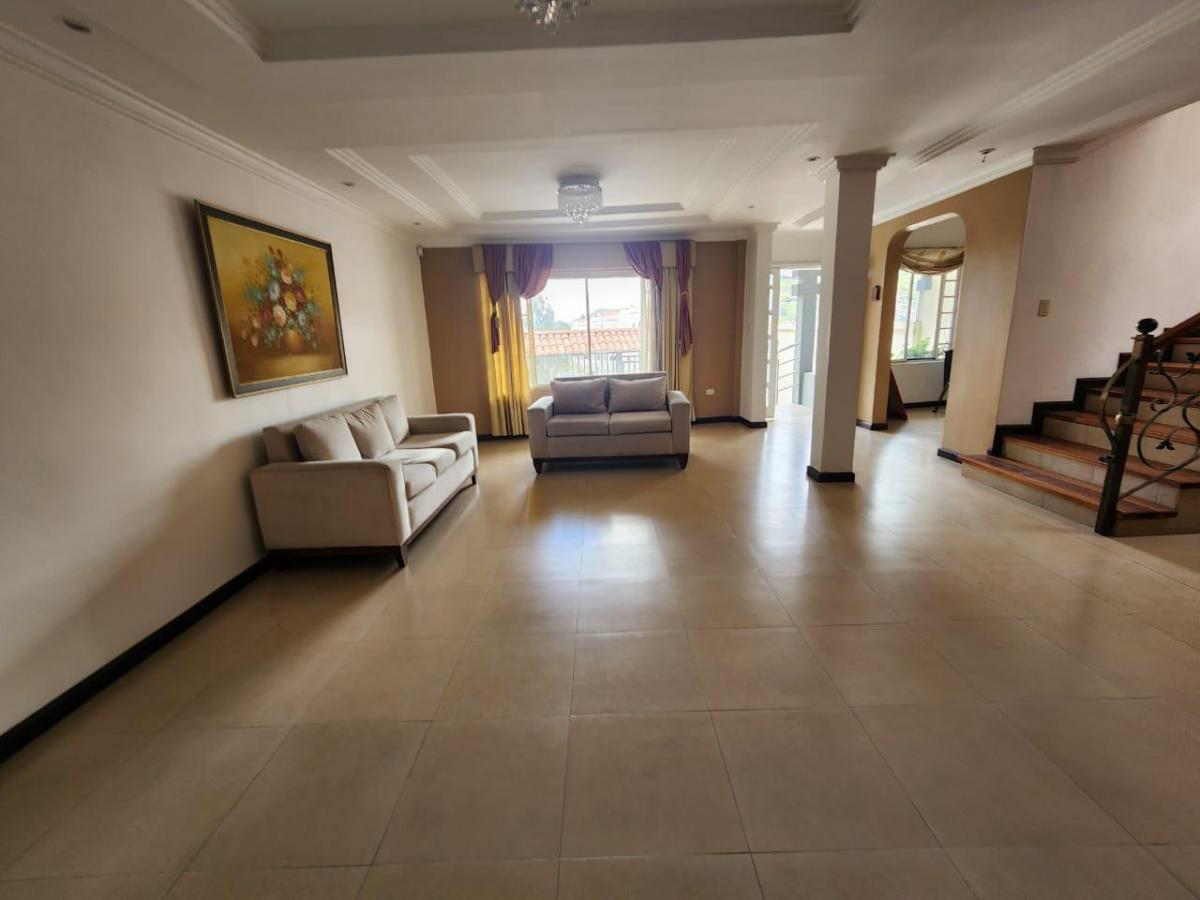 Casa Elegante de 5 Dorm. en Venta Sector Narancay, Azuay — imagen 5