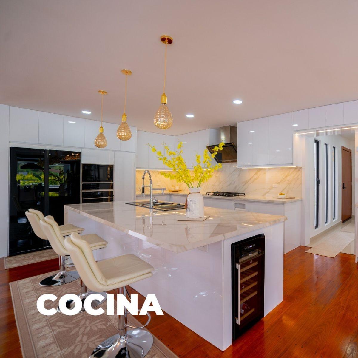 Casa de Lujo en Venta, Tarqui - Cuenca, Azuay — imagen 9