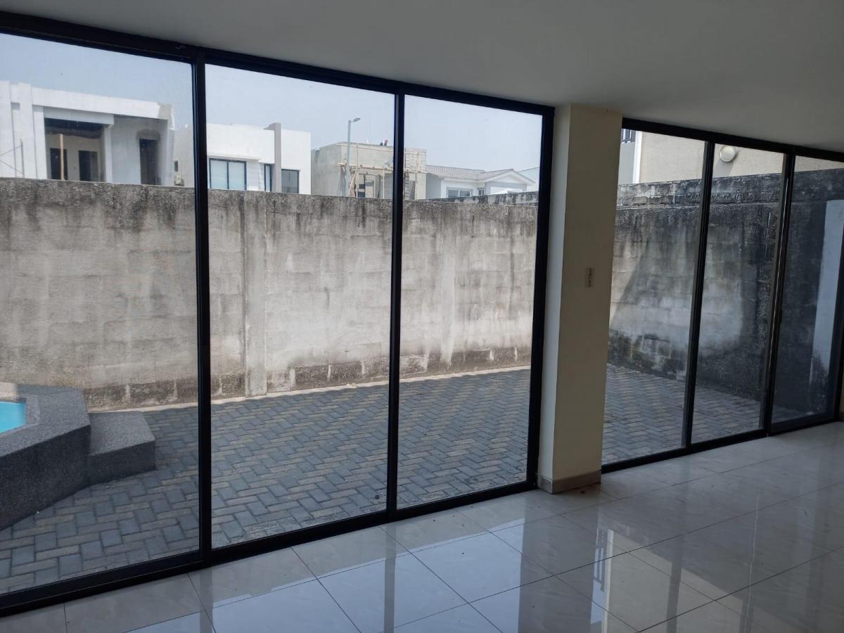 Casa Esquinera de Venta en La Urbanización Mallorca Village, 3 Dorm., Guayas — imagen 9
