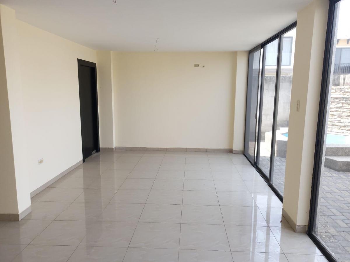 Casa Esquinera de Venta en La Urbanización Mallorca Village, 3 Dorm., Guayas — imagen 7