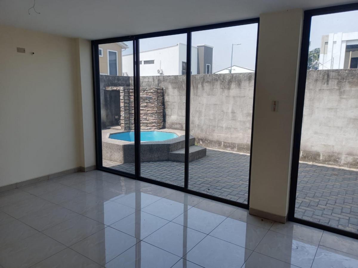 Casa Esquinera de Venta en La Urbanización Mallorca Village, 3 Dorm., Guayas — imagen 6