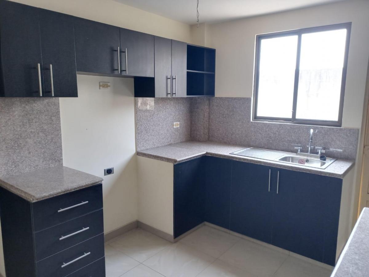 Casa Esquinera de Venta en La Urbanización Mallorca Village, 3 Dorm., Guayas — imagen 2